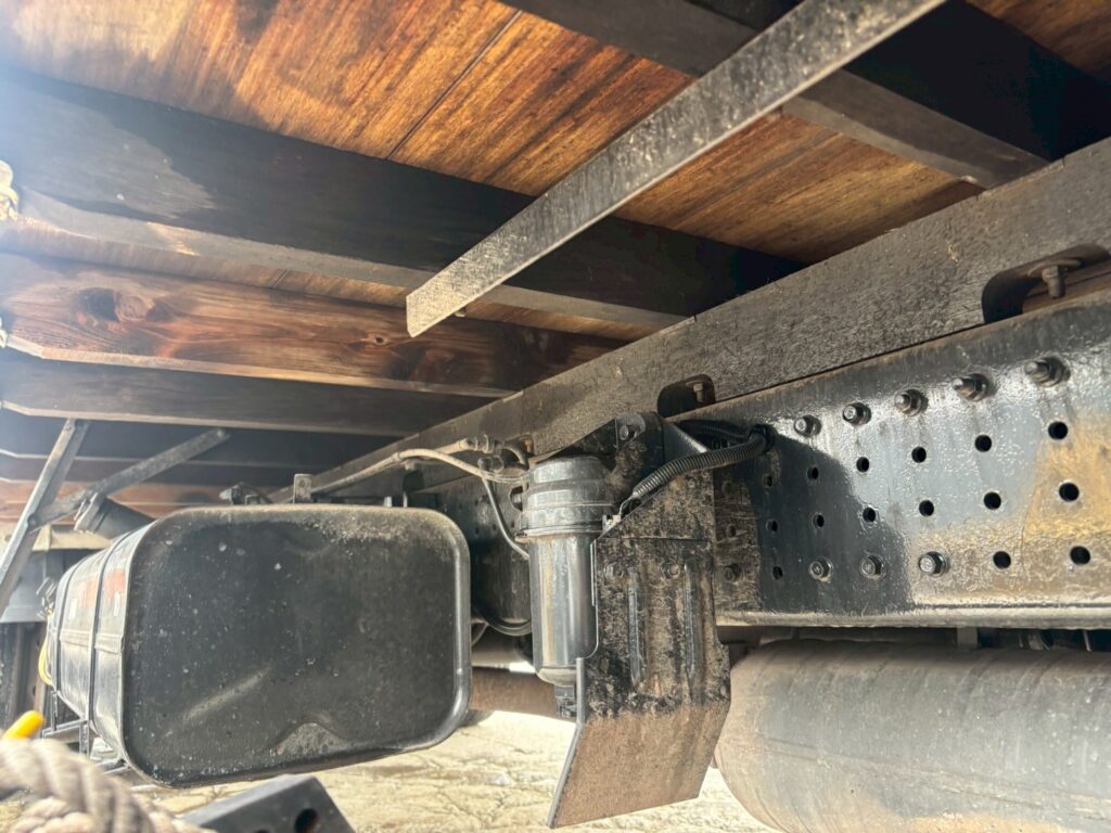 平成25年　三菱　キャンター　4.45トン平ワイド超々ロング　MTモード付AT・走行2.7万Km！（車検1年付）