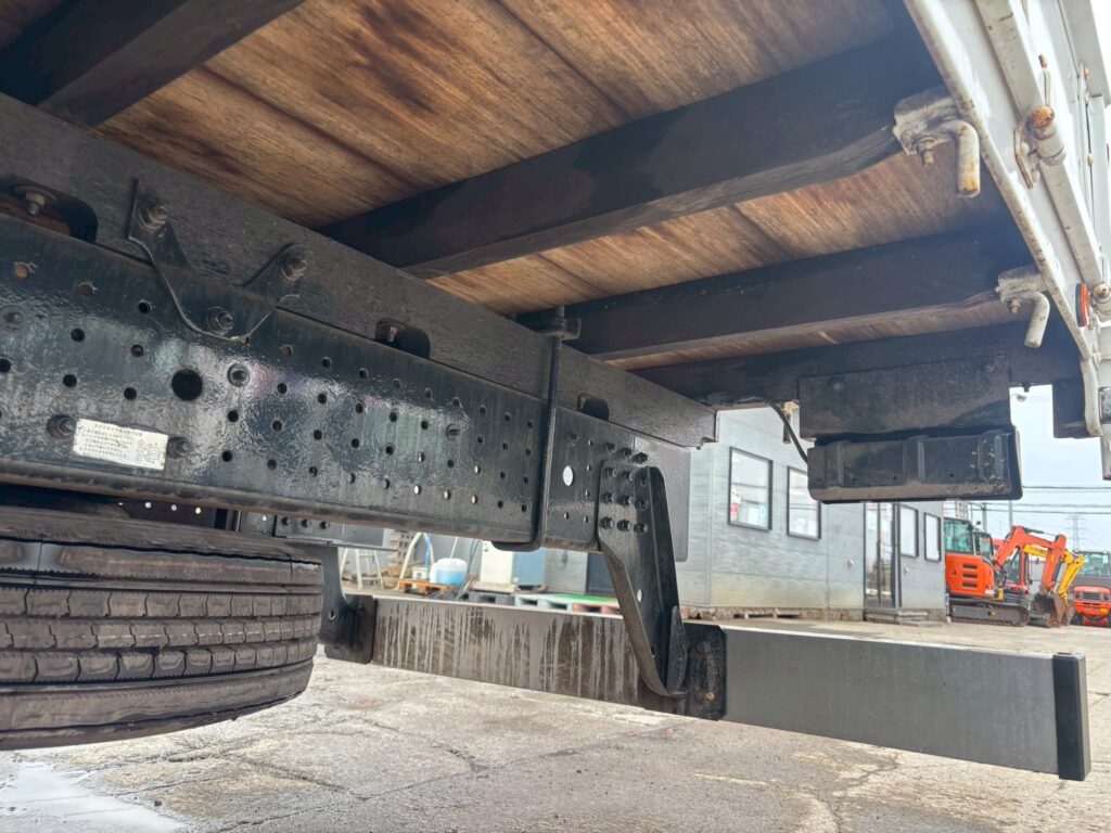 平成25年　三菱　キャンター　4.45トン平ワイド超々ロング　MTモード付AT・走行2.7万Km！（車検1年付）