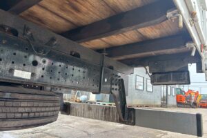 サムネイル: 平成25年　三菱　キャンター　4.45トン平ワイド超々ロング　MTモード付AT・走行2.7万Km！（車検1年付）