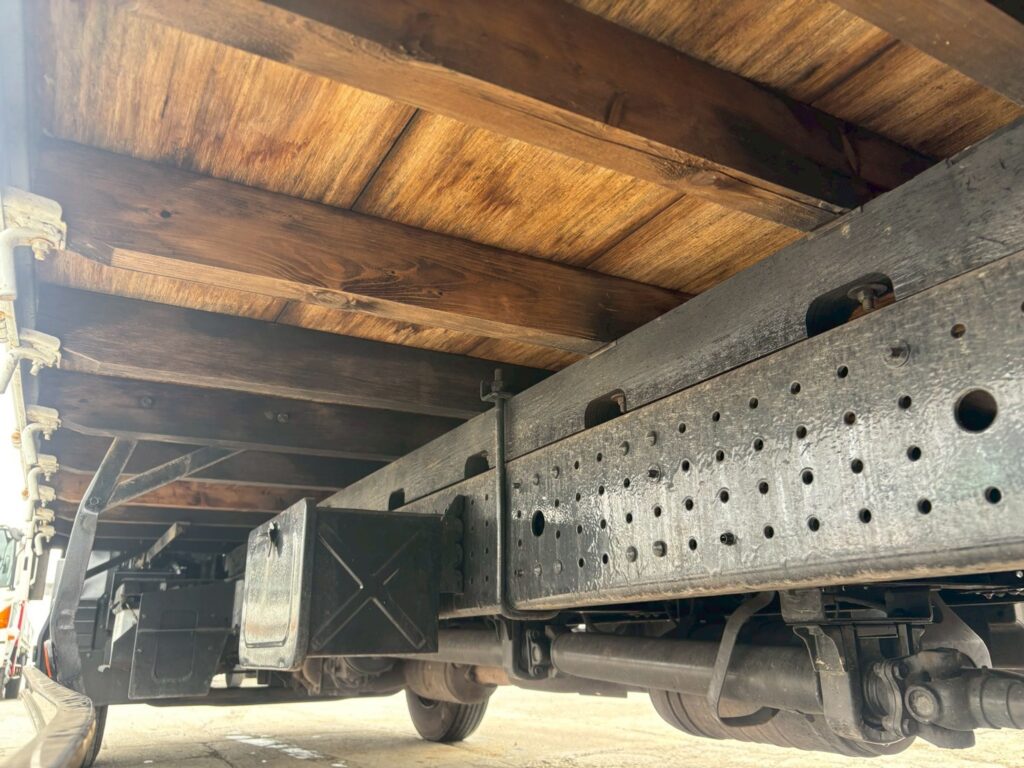 平成25年　三菱　キャンター　4.45トン平ワイド超々ロング　MTモード付AT・走行2.7万Km！（車検1年付）