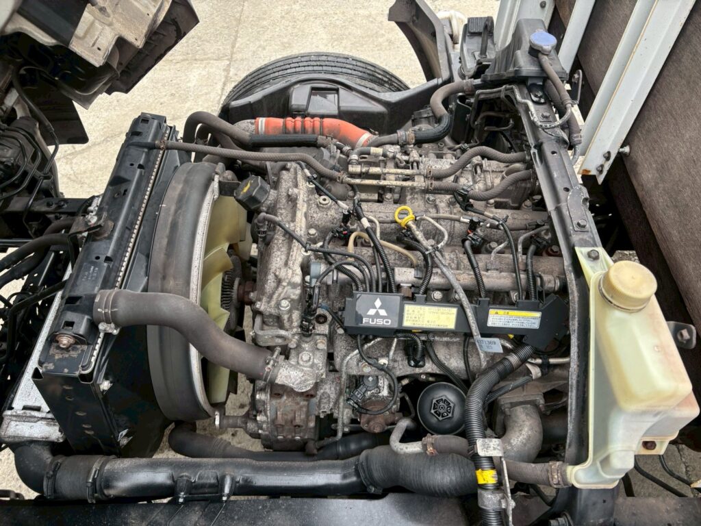 平成25年　三菱　キャンター　4.45トン平ワイド超々ロング　MTモード付AT・走行2.7万Km！（車検1年付）