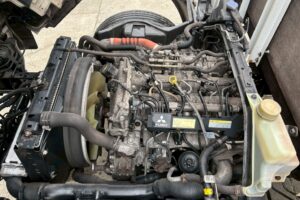 サムネイル: 平成25年　三菱　キャンター　4.45トン平ワイド超々ロング　MTモード付AT・走行2.7万Km！（車検1年付）