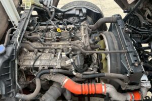 サムネイル: 平成25年　三菱　キャンター　4.45トン平ワイド超々ロング　MTモード付AT・走行2.7万Km！（車検1年付）