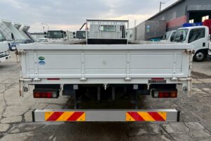 サムネイル: 平成25年　三菱　キャンター　4.45トン平ワイド超々ロング　MTモード付AT・走行2.7万Km！（車検1年付）