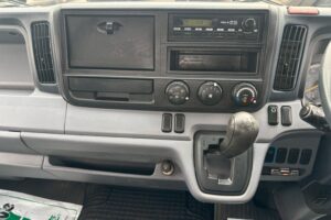 サムネイル: 平成25年　三菱　キャンター　4.45トン平ワイド超々ロング　MTモード付AT・走行2.7万Km！（車検1年付）