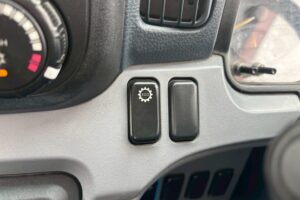 サムネイル: 平成25年　三菱　キャンター　4.45トン平ワイド超々ロング　MTモード付AT・走行2.7万Km！（車検1年付）