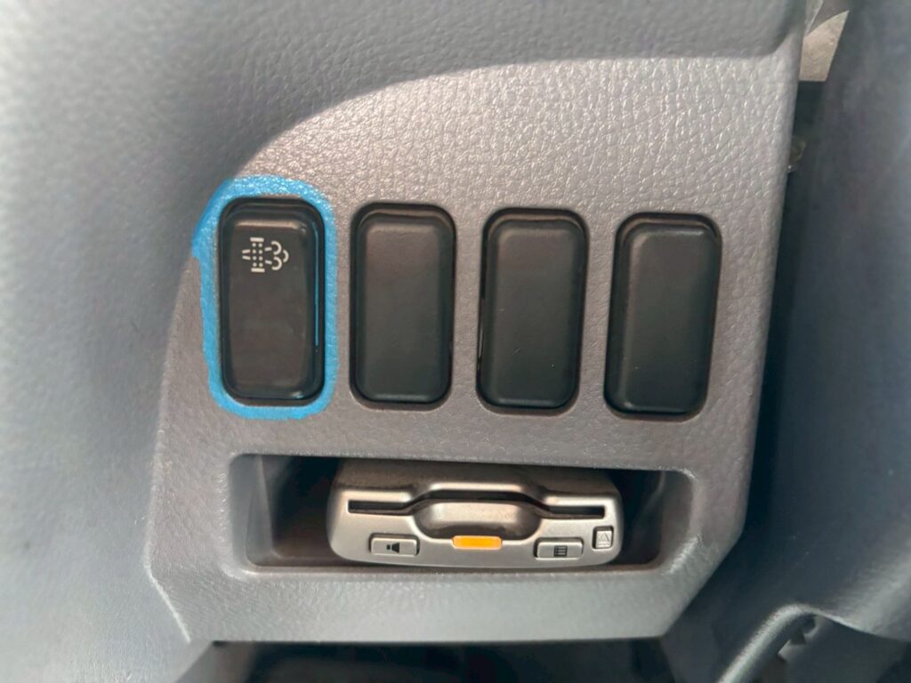 平成25年　三菱　キャンター　4.45トン平ワイド超々ロング　MTモード付AT・走行2.7万Km！（車検1年付）