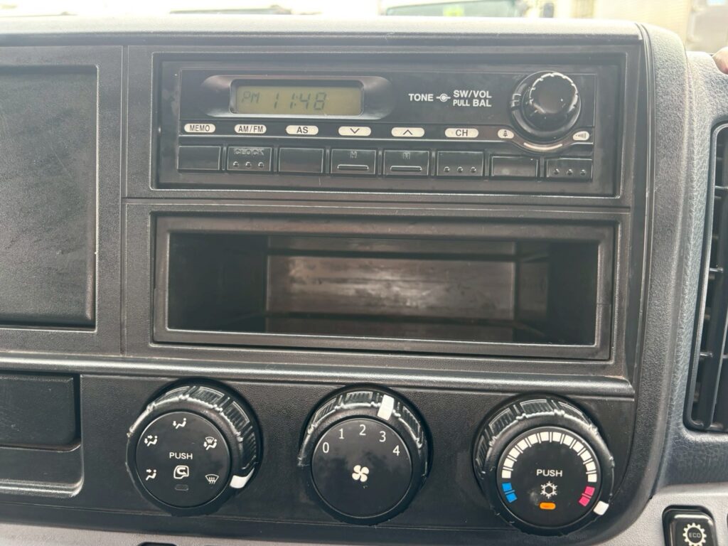 平成25年　三菱　キャンター　4.45トン平ワイド超々ロング　MTモード付AT・走行2.7万Km！（車検1年付）