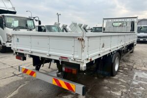 サムネイル: 平成25年　三菱　キャンター　4.45トン平ワイド超々ロング　MTモード付AT・走行2.7万Km！（車検1年付）