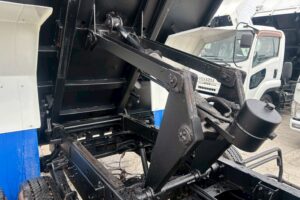 サムネイル: 平成26年　日野　レンジャー　４トン深ダンプ　土砂禁（車検令和９年４月）