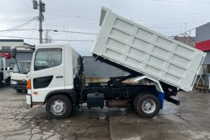 サムネイル: 平成26年　日野　レンジャー　４トン深ダンプ　土砂禁（車検令和９年４月）