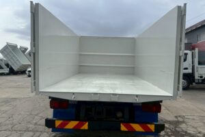 サムネイル: 平成26年　日野　レンジャー　４トン深ダンプ　土砂禁（車検令和９年４月）