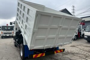 サムネイル: 平成26年　日野　レンジャー　４トン深ダンプ　土砂禁（車検令和９年４月）