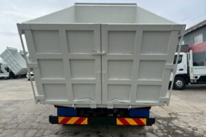 サムネイル: 平成26年　日野　レンジャー　４トン深ダンプ　土砂禁（車検令和９年４月）