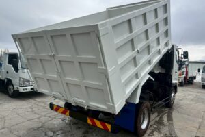 サムネイル: 平成26年　日野　レンジャー　４トン深ダンプ　土砂禁（車検令和９年４月）