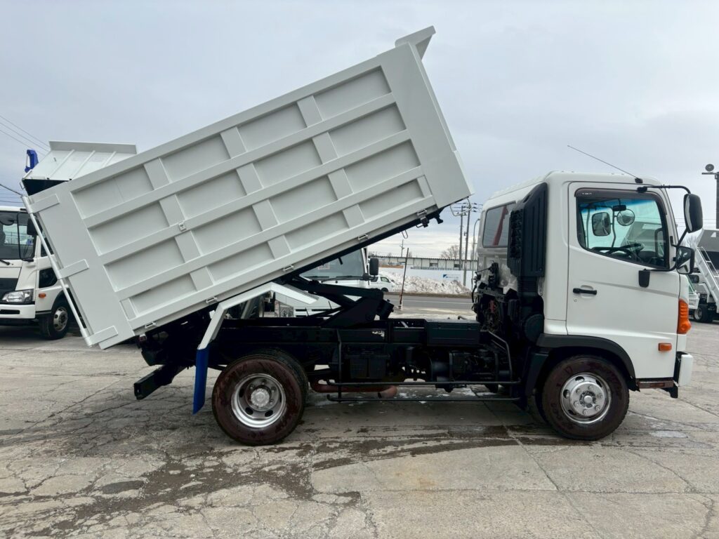 平成26年　日野　レンジャー　４トン深ダンプ　土砂禁（車検令和９年４月）