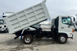 サムネイル: 平成26年　日野　レンジャー　４トン深ダンプ　土砂禁（車検令和９年４月）