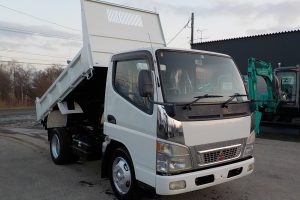 サムネイル: 平成17年　キャンター 3ｔダンプ　★3方開き