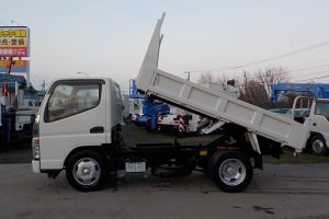 サムネイル: 平成17年　キャンター 3ｔダンプ　★3方開き