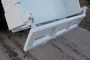 サムネイル: 平成17年　キャンター 3ｔダンプ　★3方開き